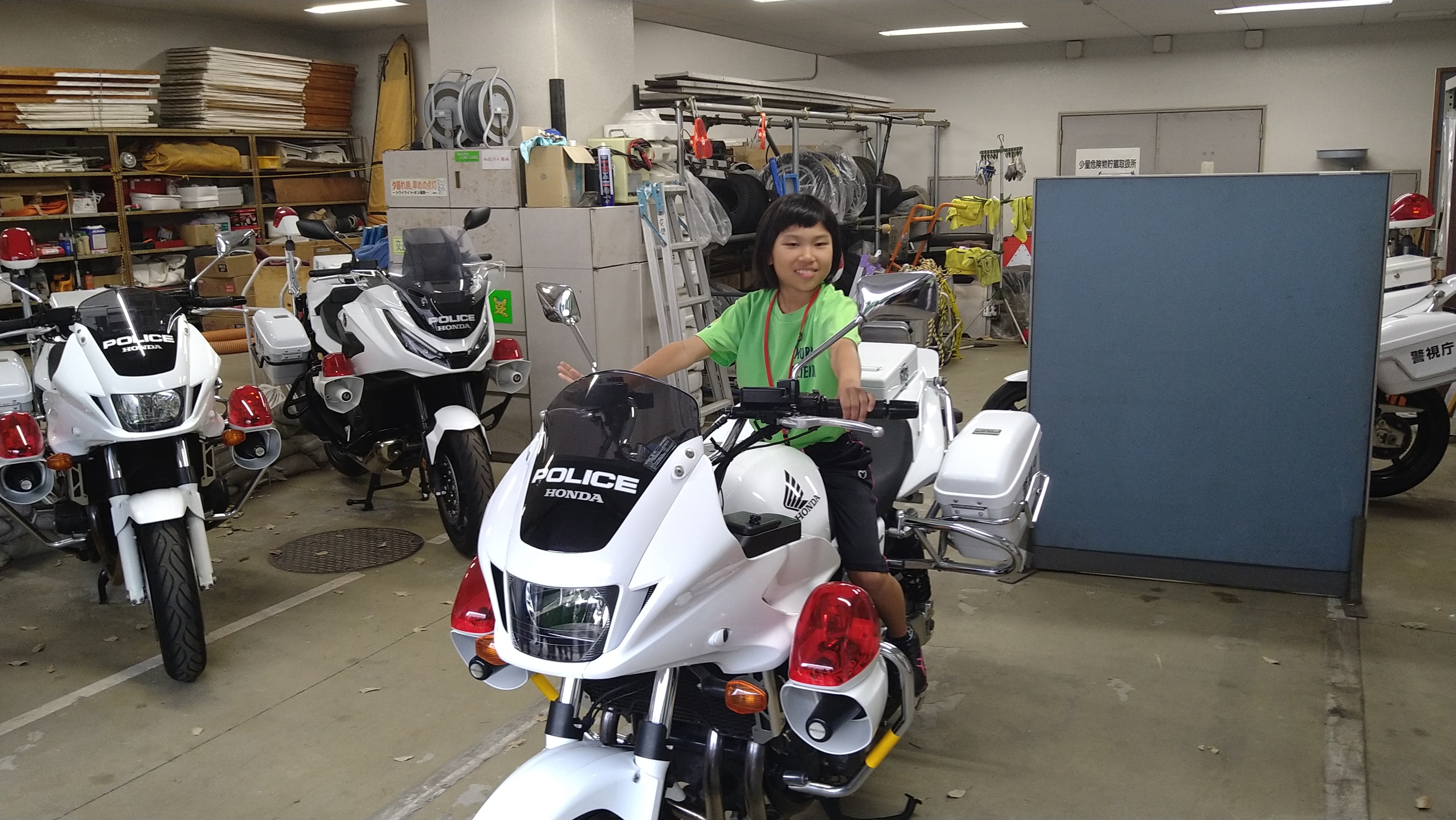 警察２